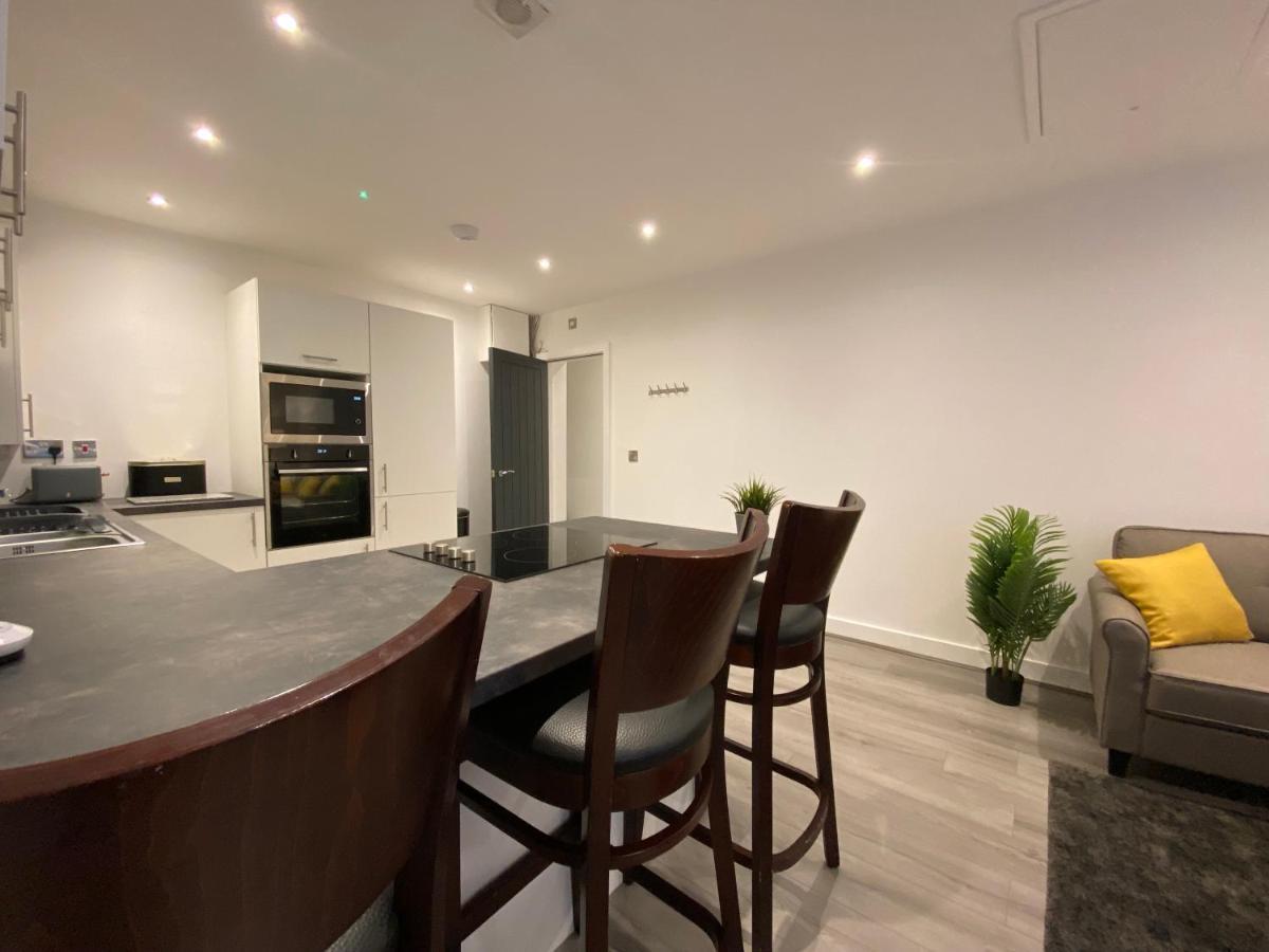 Modern 3 Bedroom Close To The Centre Апартаменты *