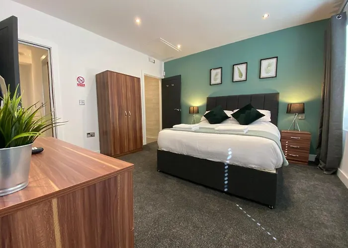 Modern 3 Bedroom Apartment Close To The City Centre