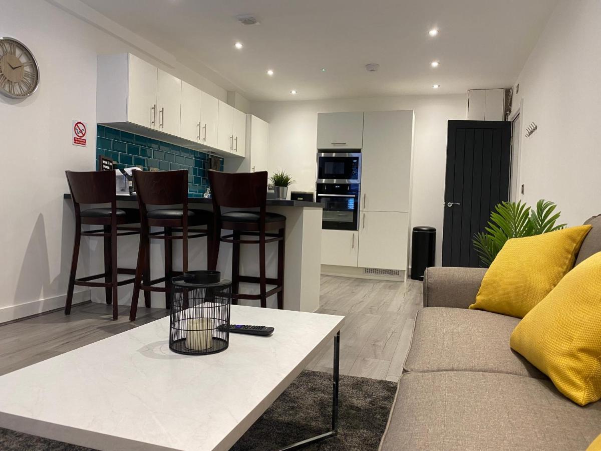 Apartment Modern 3 Bedroom Close To The Centre *
